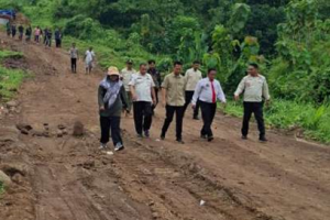 Kantor Cabang Dinas Energi dan Sumber Daya Mineral (ESDM) Wilayah VII Provinsi Jawa Bara saat melakukan sidak ke lokasi galian c.
